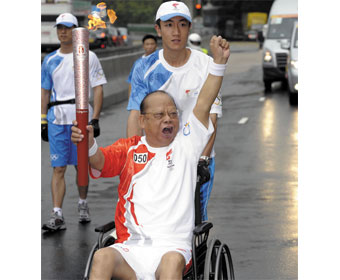 曾宪梓-北京2008奥运圣火传递香港区火炬手