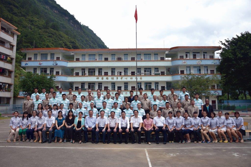 2014年9月，金利来「关爱行动」向广东边远乡村的1768名教师捐赠服装